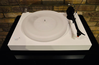 Pro-Ject Audio X2 Turntable - Matte White w/ Sumiko Moonstone Cartridge