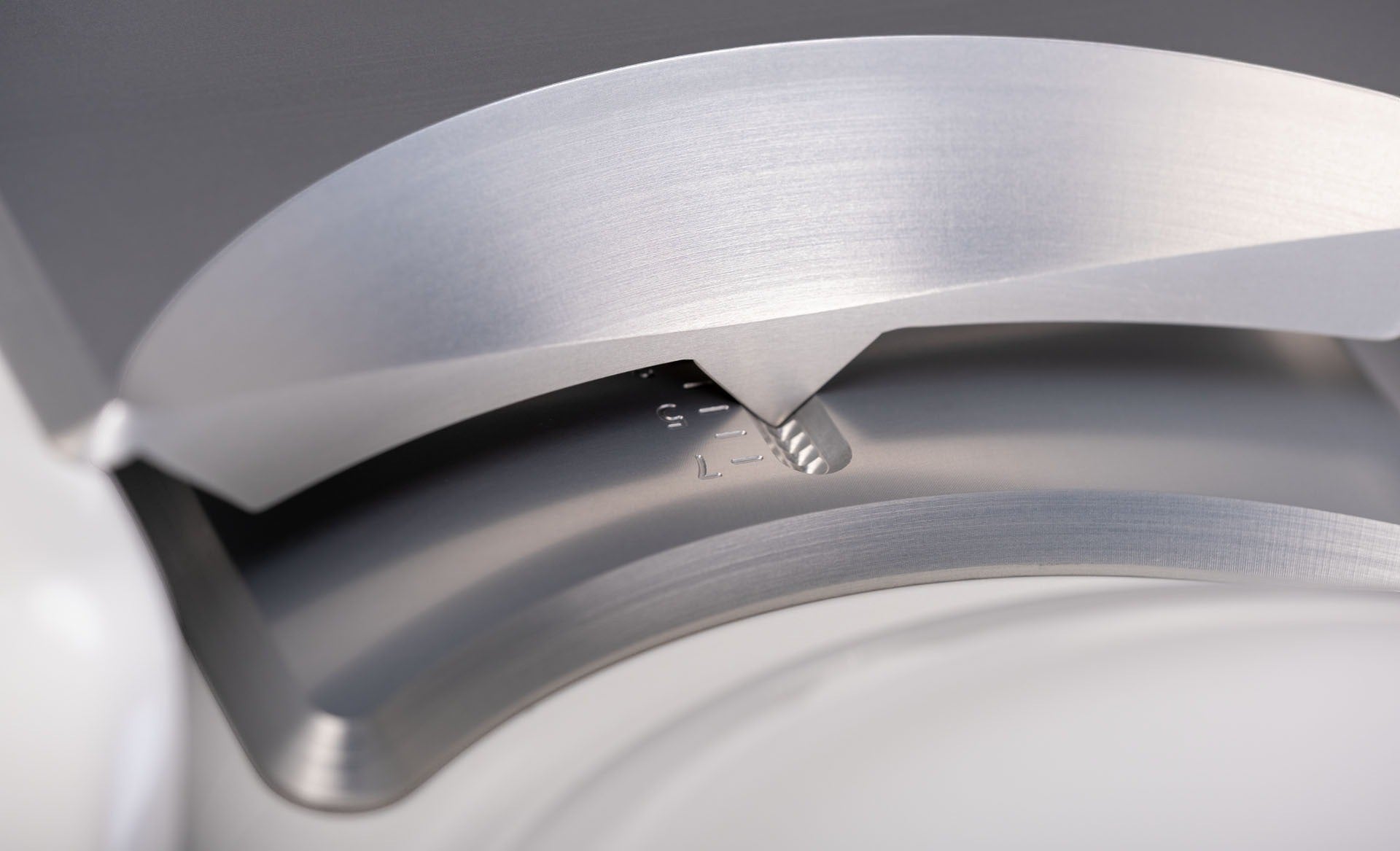 Salon 1 Audio Wilson Audio Alexia V precision time alignment adjustment mechanism with metallic finish