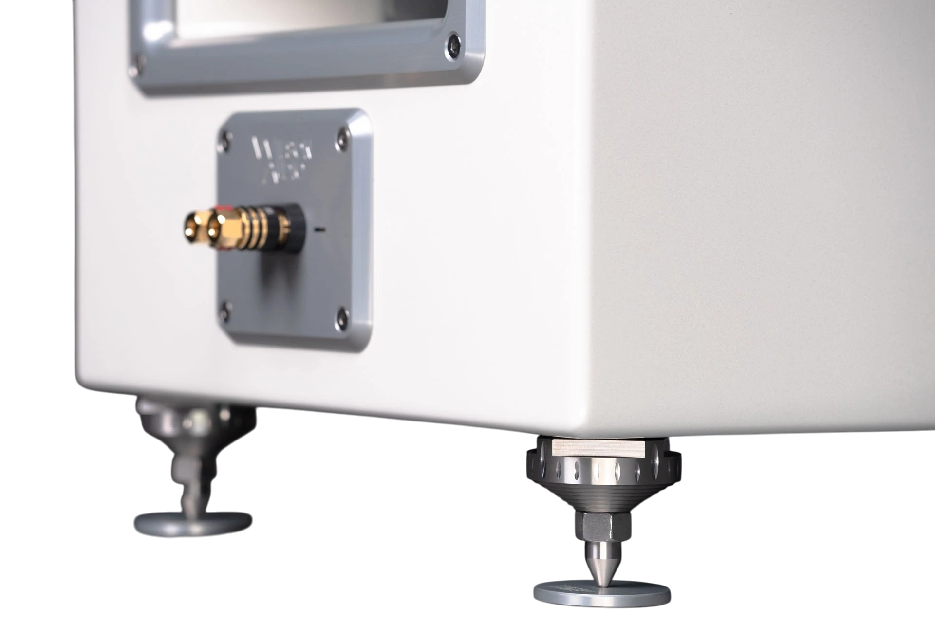 Salon 1 Audio Wilson Audio Alexx V speaker base featuring Acoustic Diodes and gold-plated binding posts in white