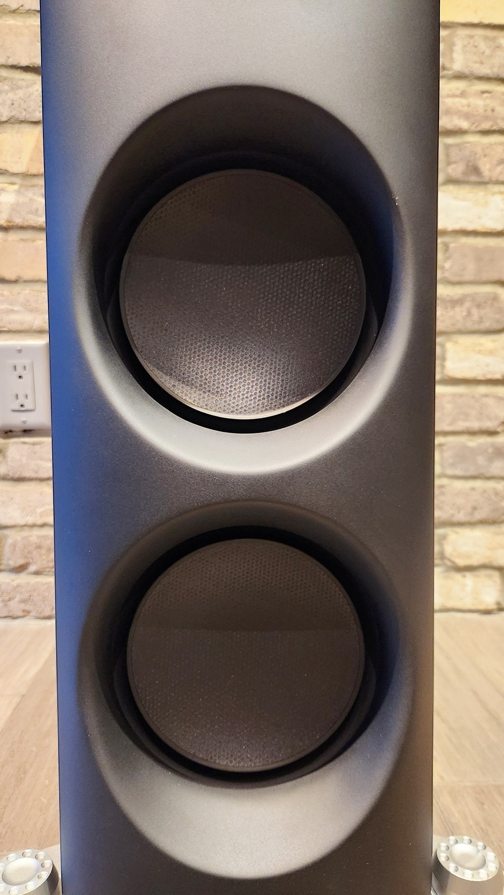 Salon 1 Audio Børresen Z3 floor standing loudspeaker in satin black featuring carbon honeycomb sandwich drivers.