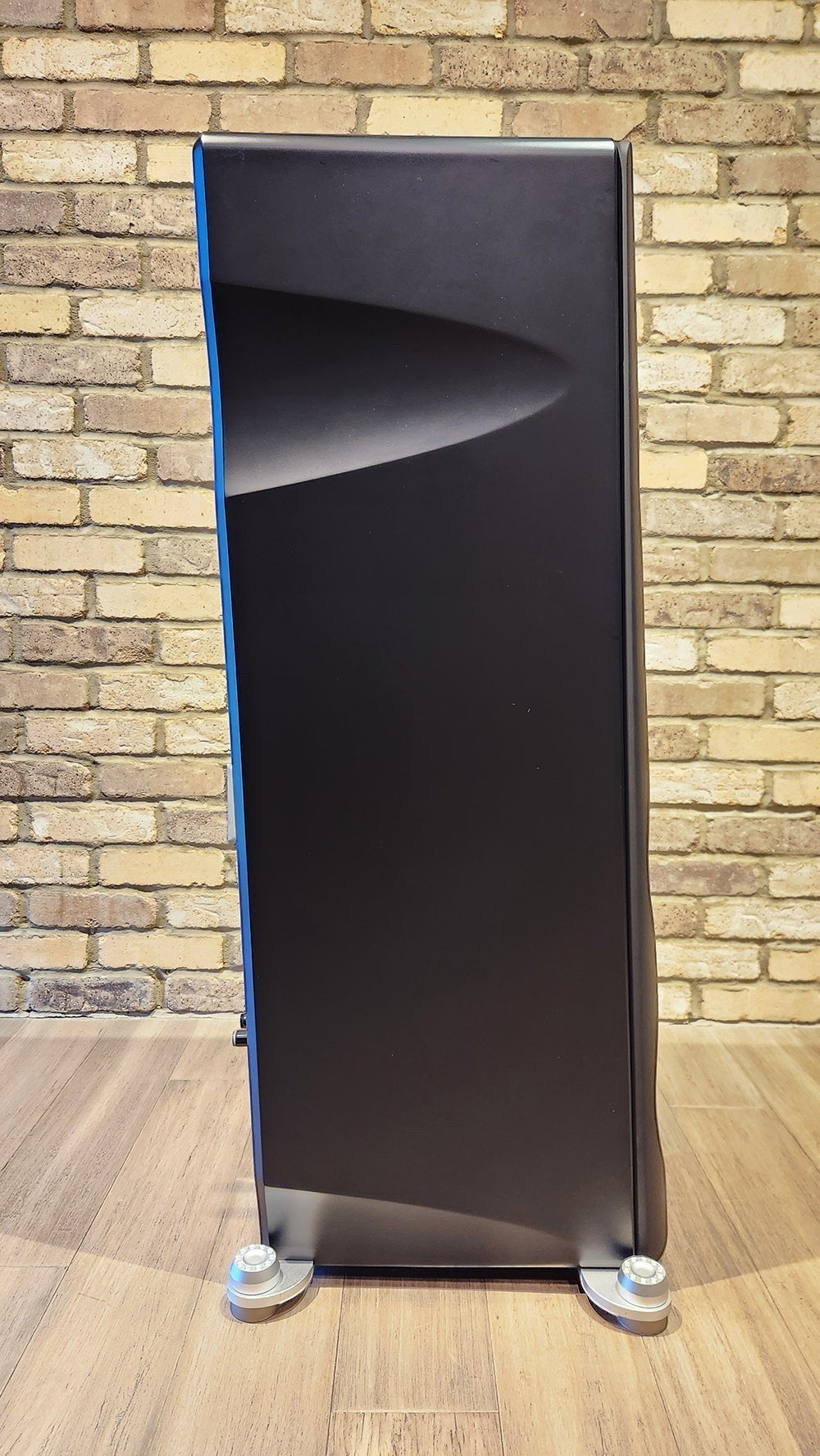 Salon 1 Audio Børresen Z3 floor standing loudspeaker in satin black finish with Ansuz isolation feet against brick wall