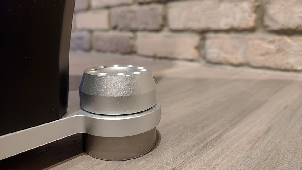 Salon 1 Audio Børresen Z3 loudspeaker featuring silver Ansuz Darkz resonance control isolation feet on a wooden floor