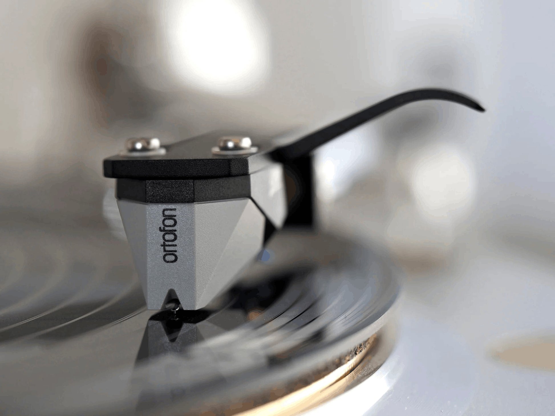 Salon 1 Audio Ortofon 2M 78 moving magnet cartridge with spherical stylus playing a vintage shellac record