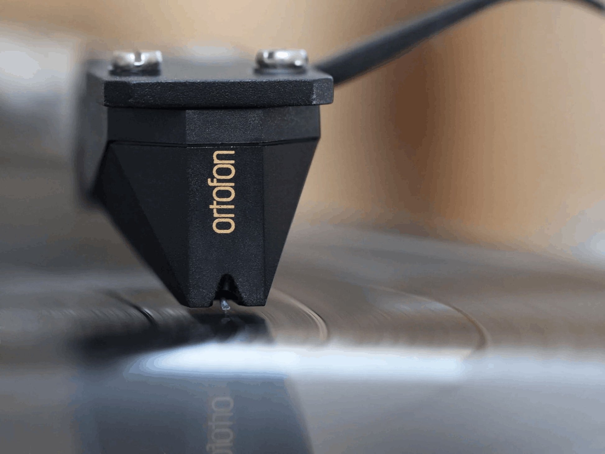 Salon 1 Audio Ortofon 2M Black moving magnet cartridge with Nude Shibata stylus tracking on a vinyl record