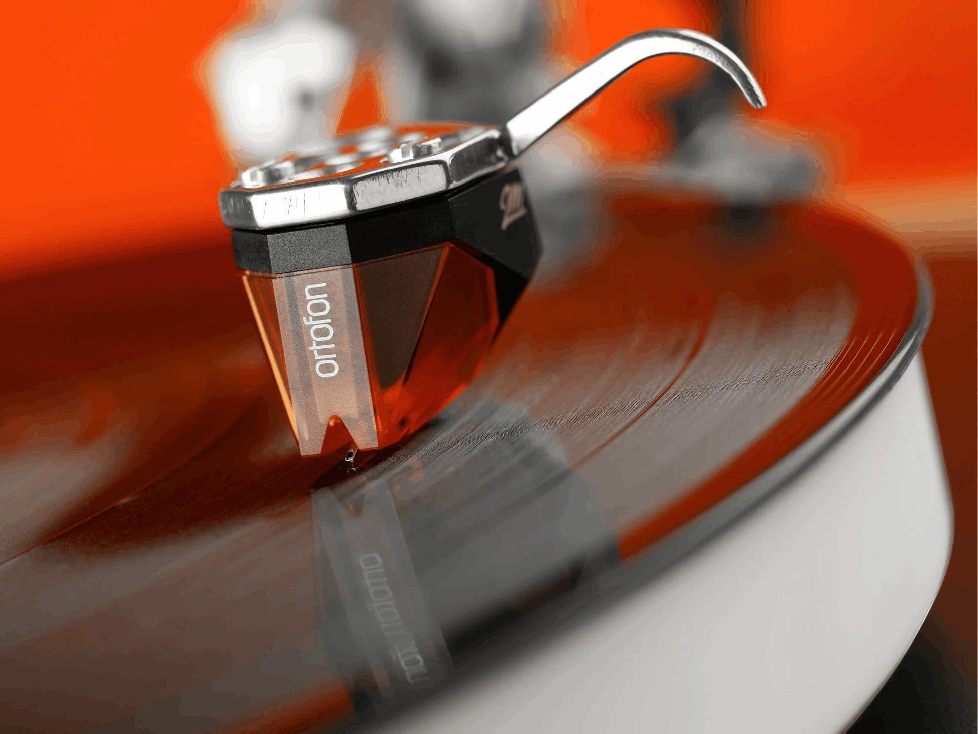 Salon 1 Audio Ortofon 2M Bronze moving magnet cartridge tracking a vinyl record with a Nude Fine Line diamond stylus.