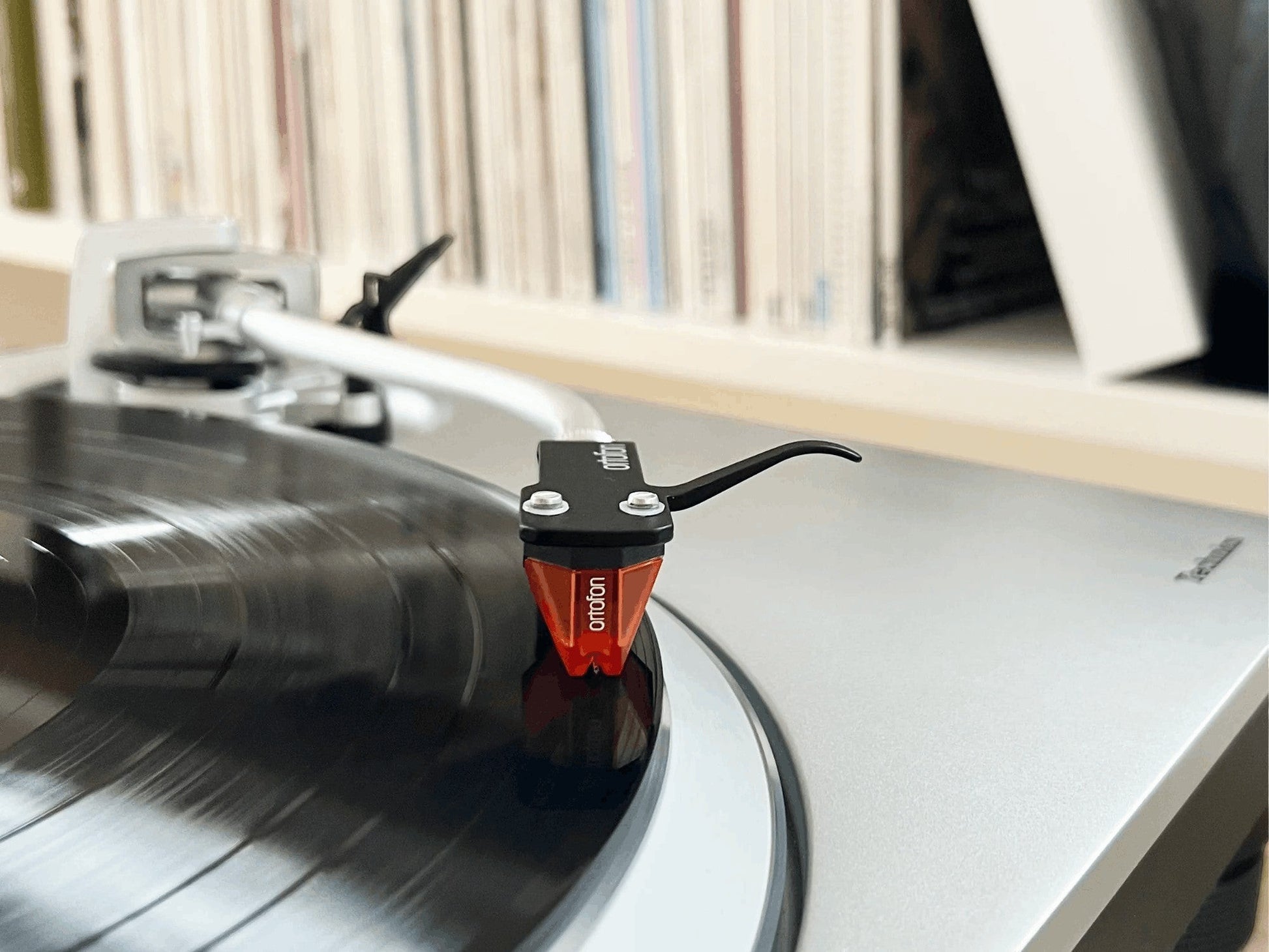 Salon 1 Audio Ortofon 2M Bronze moving magnet cartridge playing a vinyl record on a turntable