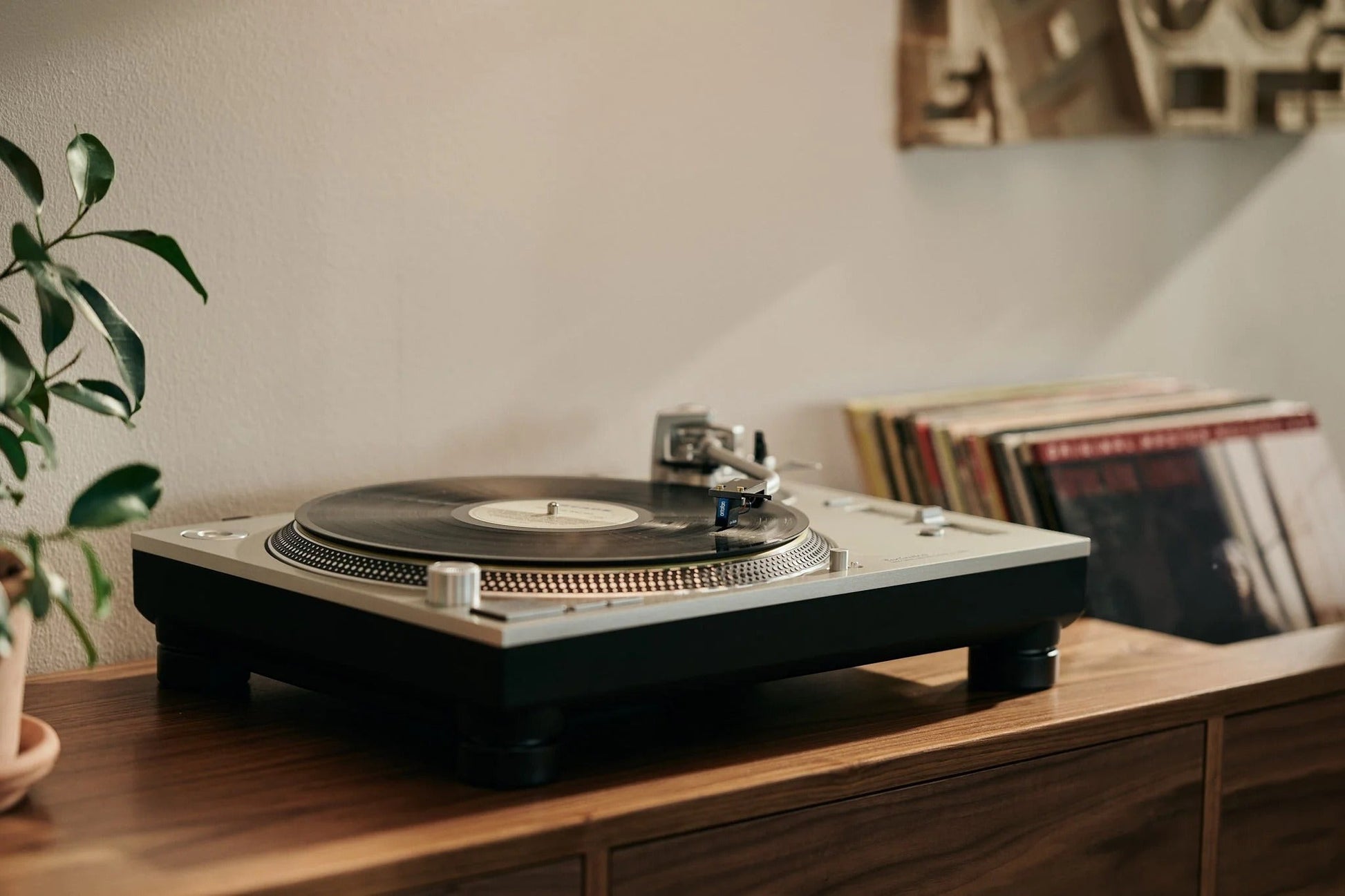 Salon 1 Audio Ortofon MC Cadenza Blue moving coil phono cartridge playing a vinyl record on a turntable