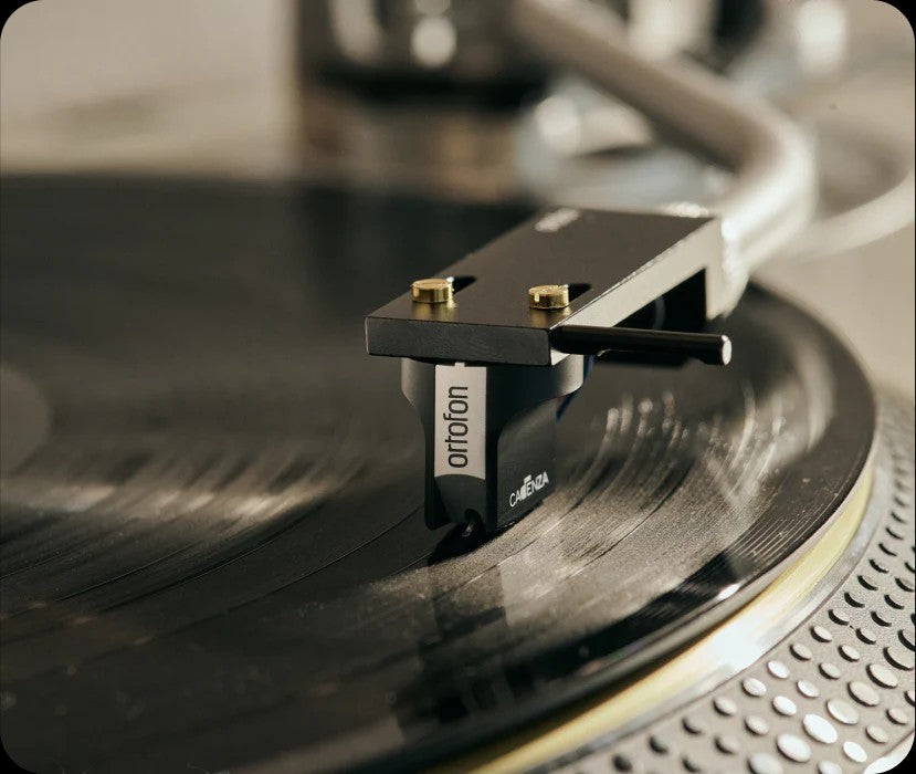 Salon 1 Audio Ortofon MC Cadenza Mono moving coil phono cartridge playing a black vinyl record on a turntable