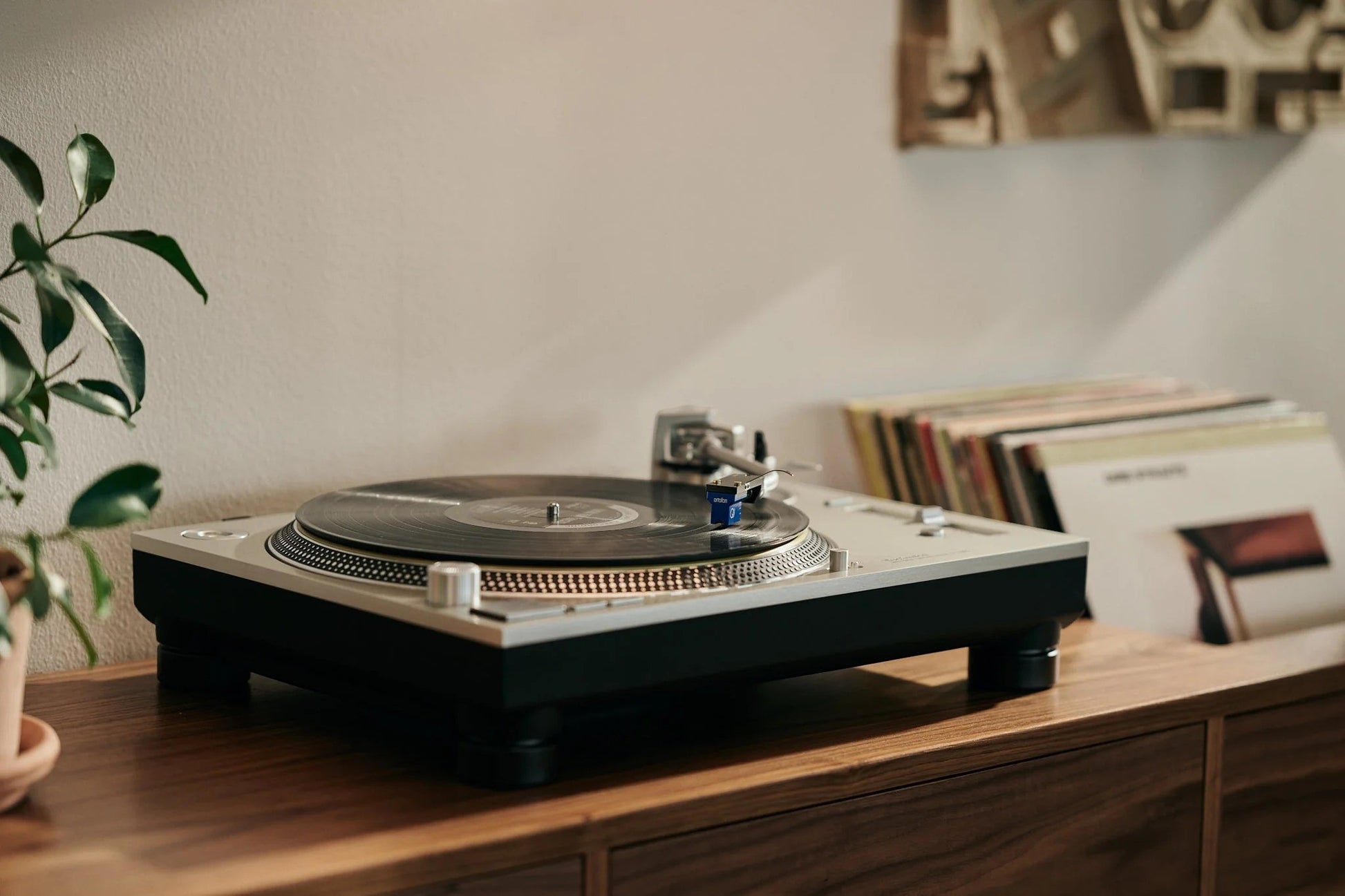 Salon 1 Audio Ortofon MC Quintet Blue moving coil cartridge installed on a silver turntable playing a vinyl record