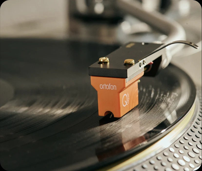 Salon 1 Audio Ortofon MC Quintet Bronze moving coil cartridge playing a vinyl record on a turntable