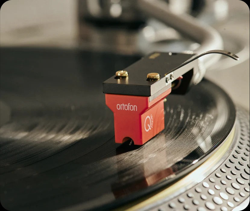 Salon 1 Audio Ortofon MC Quintet Red moving coil cartridge mounted on a turntable playing a vinyl record