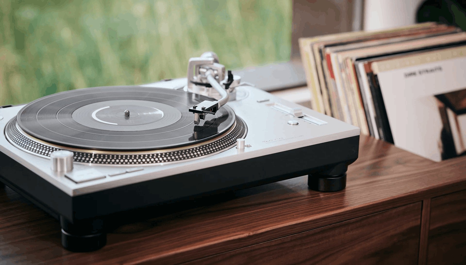 Salon 1 Audio Ortofon MC A Mono phono cartridge mounted on a silver turntable playing a vinyl record