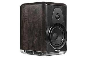 Salon 1 Audio Sonus faber Electa Amator III bookshelf speaker featuring solid walnut, black leather, and marble base.