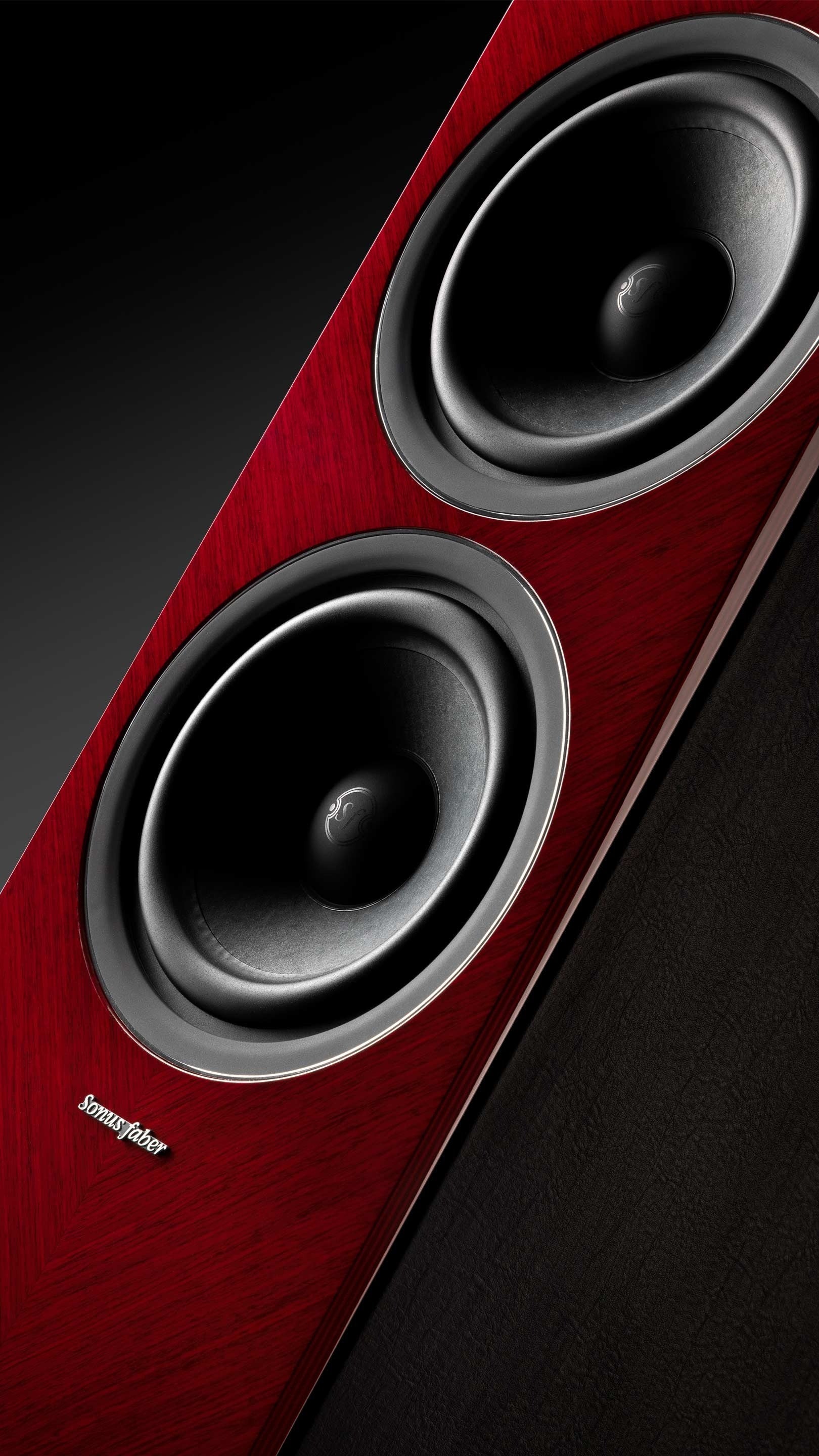 Salon 1 Audio Sonus faber Lumina V Amator floorstanding speaker featuring a rich red wood finish and dual woofers.
