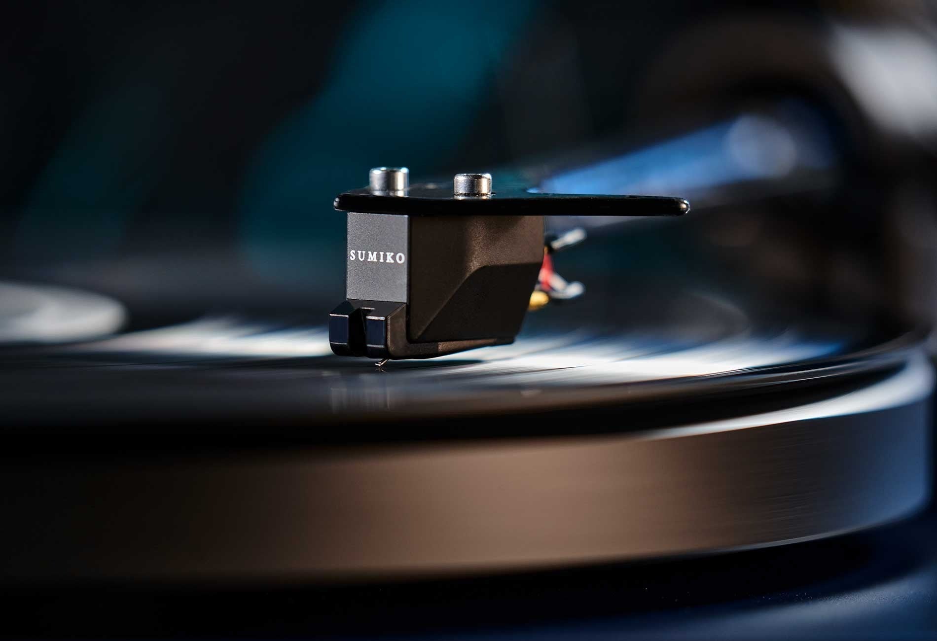 Salon 1 Audio Sumiko Amethyst moving magnet phono cartridge tracking a vinyl record with precision