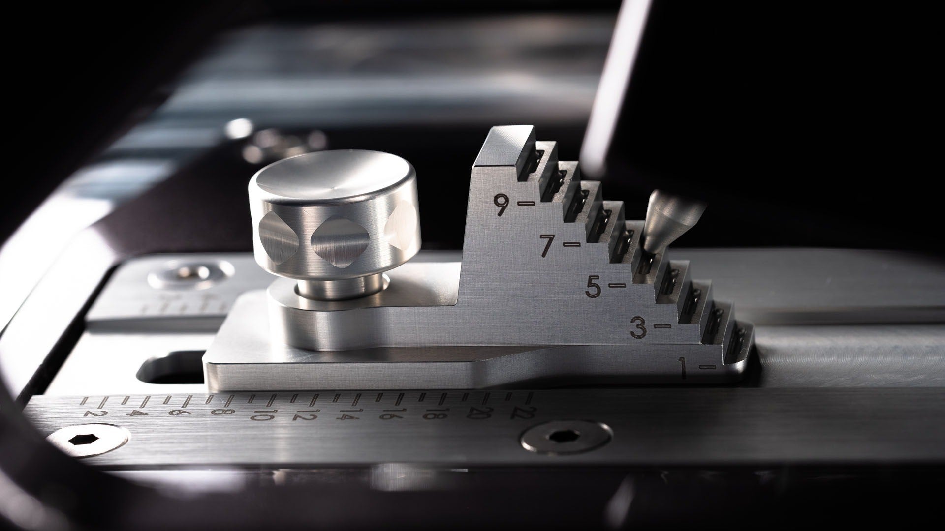 Salon 1 Audio Wilson Audio Alexx V precision time-alignment gantry mechanism with numbered adjustment scale